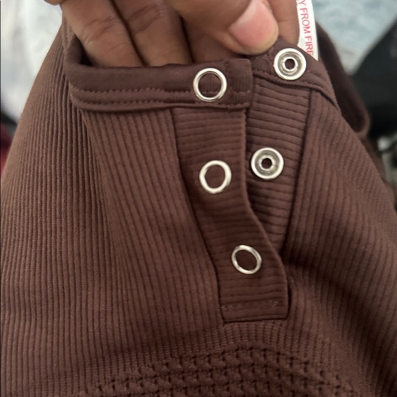 NWT FREE PEOPLE - FP movement bail out ls layer Brown Long Sleeve M/L cocoa - Picture 3 of 8